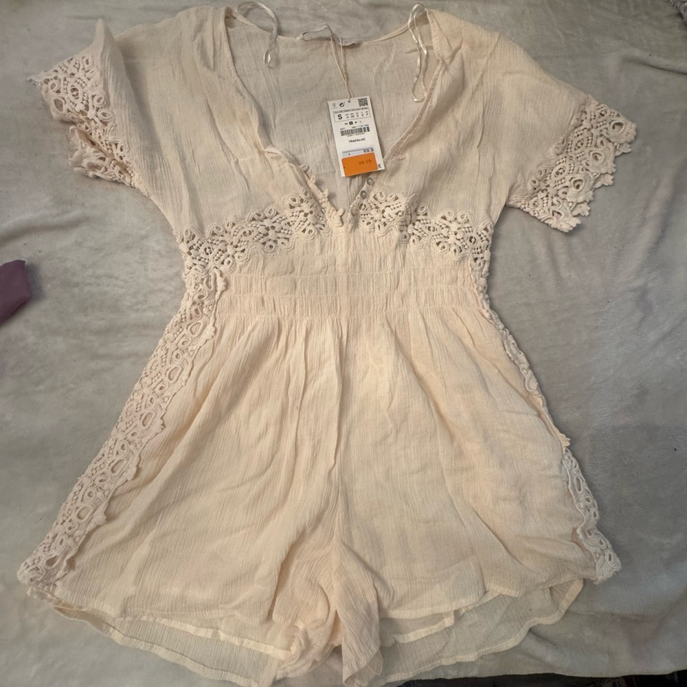Small Zara Cream Lace Trim Romper nwt